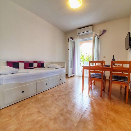 Apartmani Steli Vir Bilik gambar