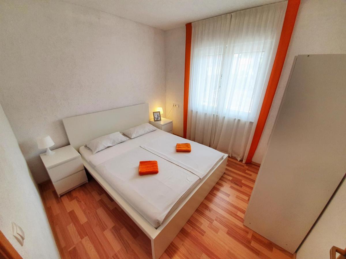 Apartmani Steli Vir Bilik gambar