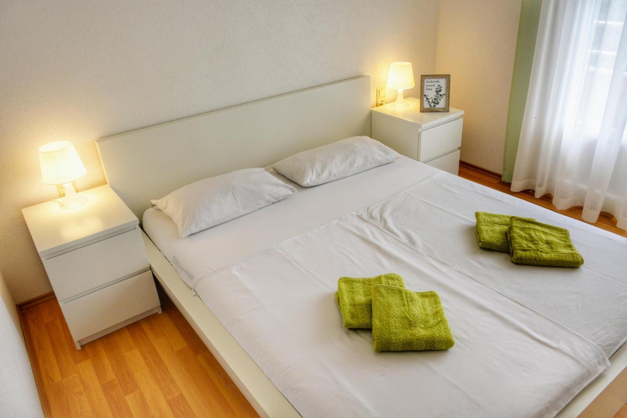 Apartmani Steli Vir Bilik gambar