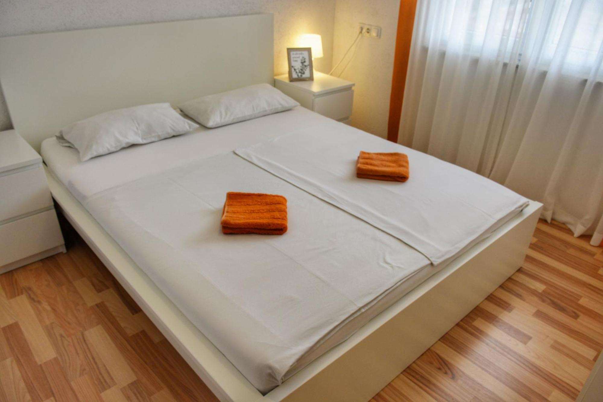 Apartmani Steli Vir Bilik gambar