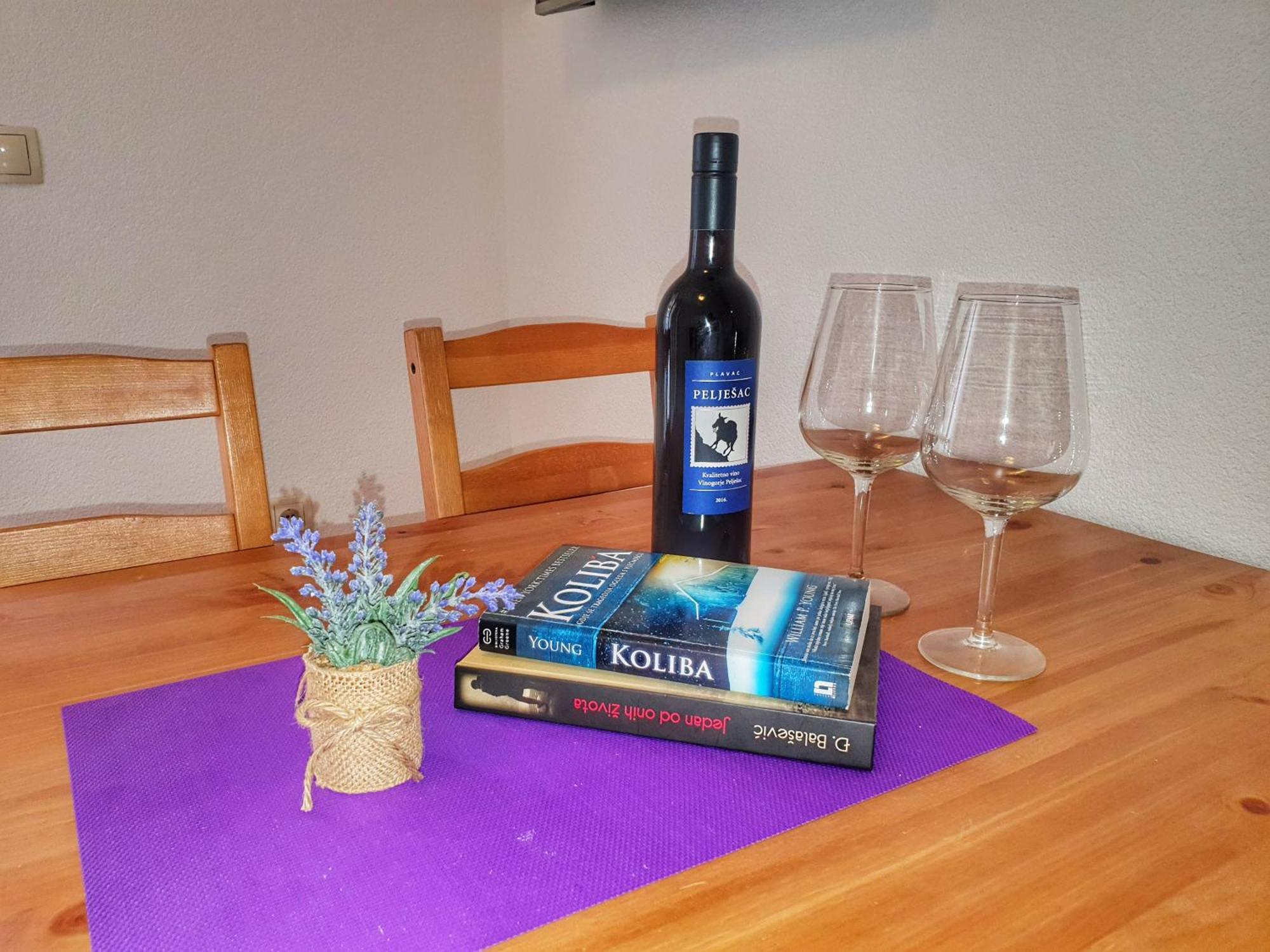 Apartmani Steli Vir Bilik gambar
